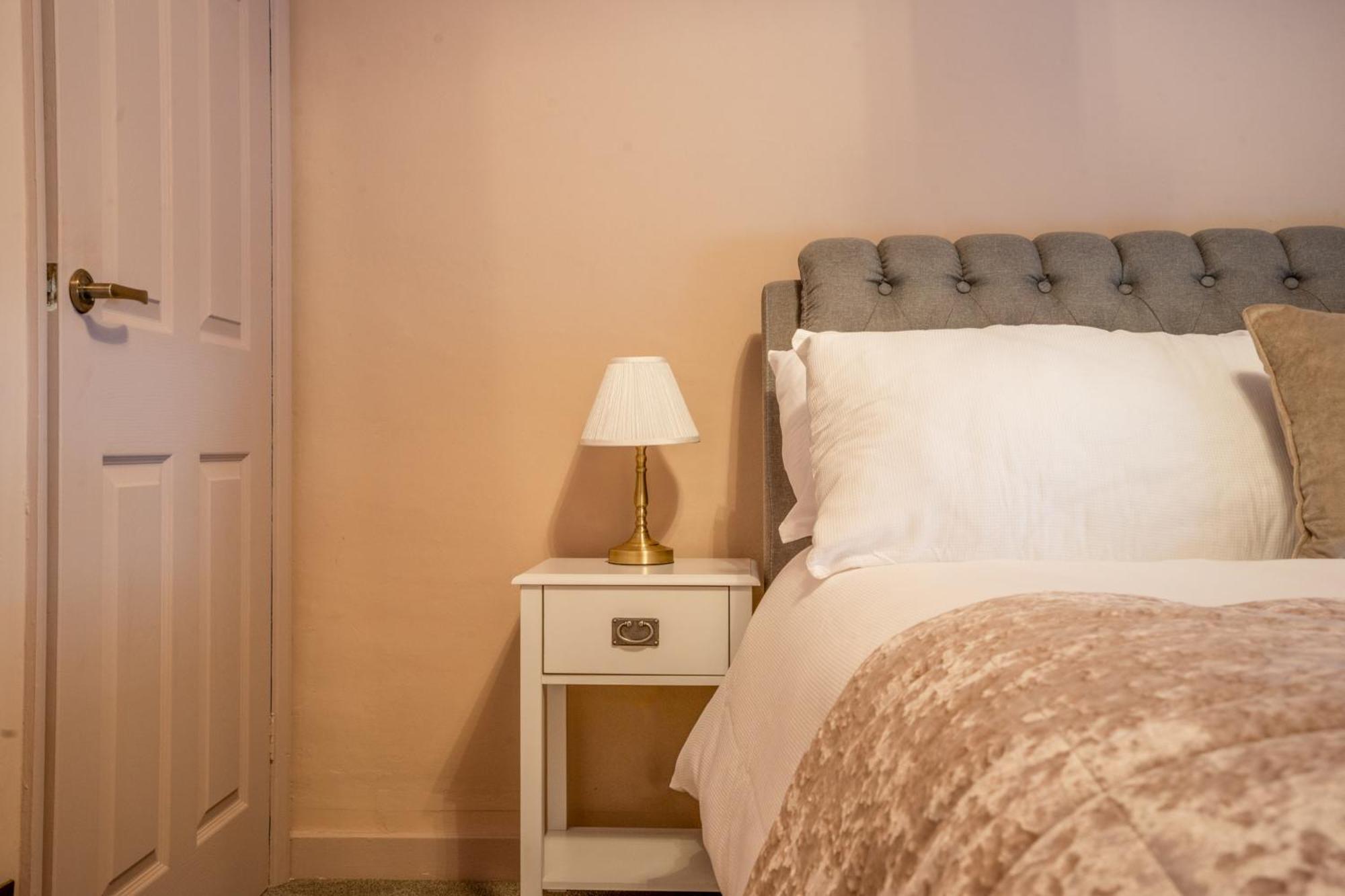 The Saddlers Apartment York Exterior photo
